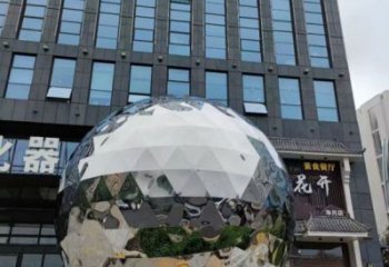 鏡面球雕塑承接，街頭藝術(shù)，不銹鋼球雕塑廠家
