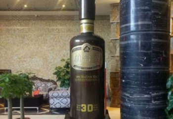 酒瓶雕塑制造商，酒店擺件，軟裝玻璃鋼酒瓶雕塑定制