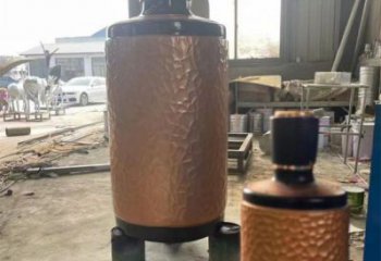 藝術酒瓶雕塑展品，室外軟裝，展示玻璃鋼酒瓶雕塑訂做