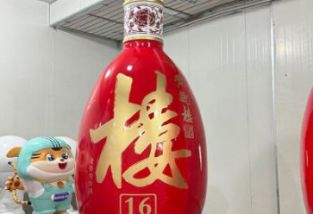 景區(qū)洋酒瓶雕塑廠家，公園小品，玻璃鋼洋酒瓶雕塑生產(chǎn)商