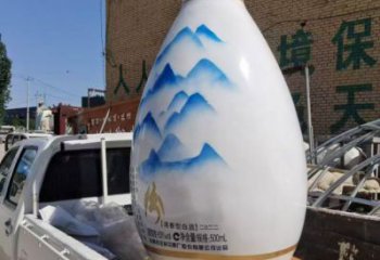 洋酒瓶雕塑定價(jià)，街頭雕塑，玻璃鋼洋酒瓶雕塑制作