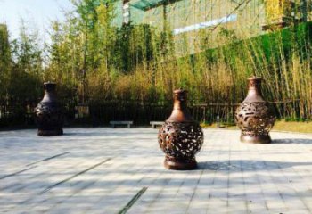 銅花瓶雕塑制造商，小區(qū)擺件，景觀銅花瓶雕塑廠家