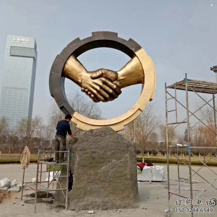 握手雕塑批發(fā)，景觀雕塑，不銹鋼握手雕塑制作承接