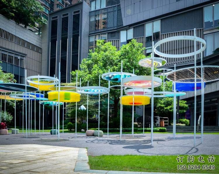 傘樹(shù)雕塑供應(yīng)，圓雕體系，景觀鏤空傘樹(shù)雕塑制作