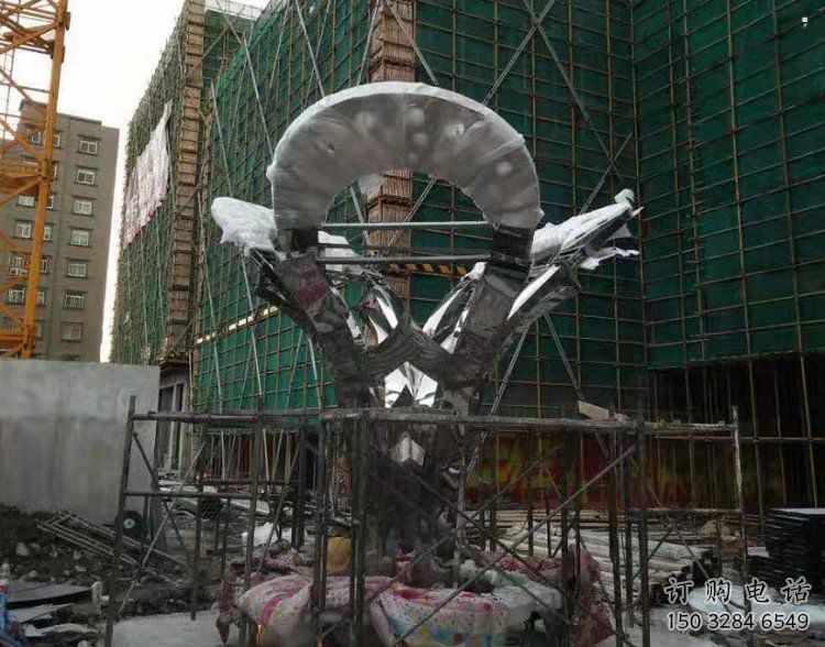 鏡面樹葉雕塑特供，標識雕塑，不銹鋼鏡面樹葉雕塑生產(chǎn)