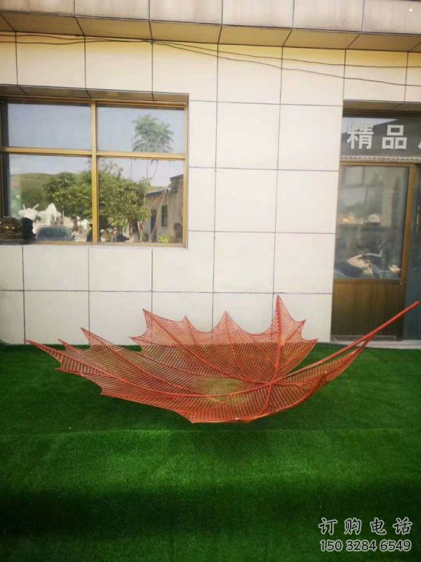 鏤空樹(shù)葉雕塑制造，藝術(shù)擺件，鐵藝樹(shù)葉雕塑訂做廠家