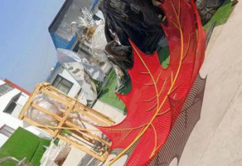 制造鏤空楓葉雕塑，地標(biāo)擺件，烤漆鐵藝楓葉雕塑廠家