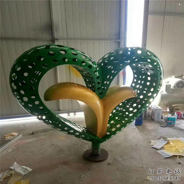 愛心雕塑批發(fā)，拉絲工藝，園林不銹鋼愛心雕塑承接