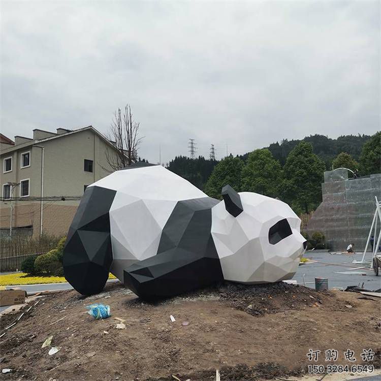 鍛鋼熊貓雕塑選用，小區(qū)擺件，大型切面熊貓雕塑公司