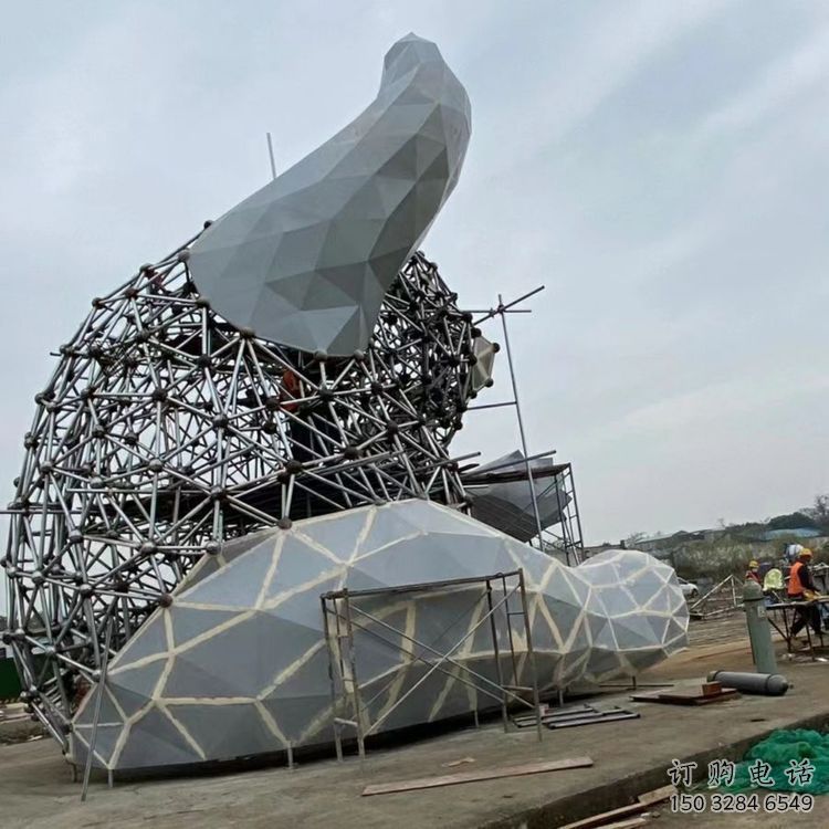 制造熊貓雕塑定價(jià)，地標(biāo)擺件，烤漆切面熊貓雕塑精選