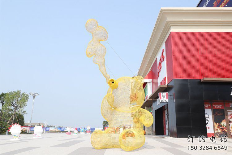 大型熊貓雕塑制作，花園小品，鏤空熊貓雕塑廠家