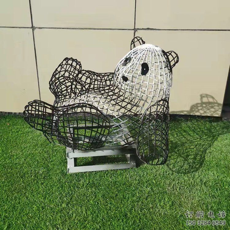 熊貓雕塑制作，標識雕塑，鏤空熊貓雕塑廠家優(yōu)選