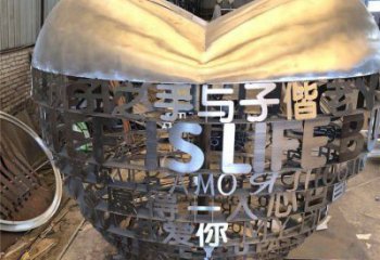 心形球雕塑批發(fā)，廣場(chǎng)系列，不銹鋼心形球雕塑廠家定價(jià)