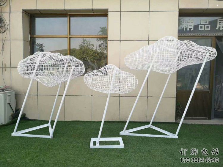 步行街云朵雕塑，鍛造景觀雕塑，鏤空方
