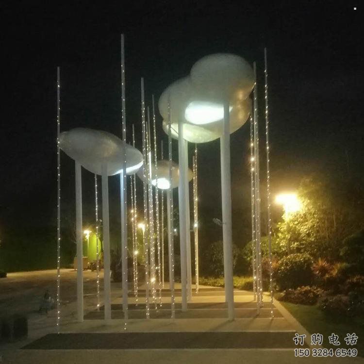 街道云朵雕塑，鍛造景觀雕塑，燈光效果