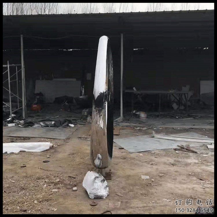 抽象月牙雕塑，小區(qū)雕塑，鏤空月牙雕塑制作精選