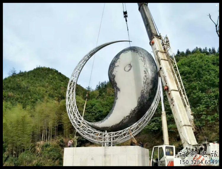 大型月亮雕塑，鍍銅景觀雕塑，鏡面工藝