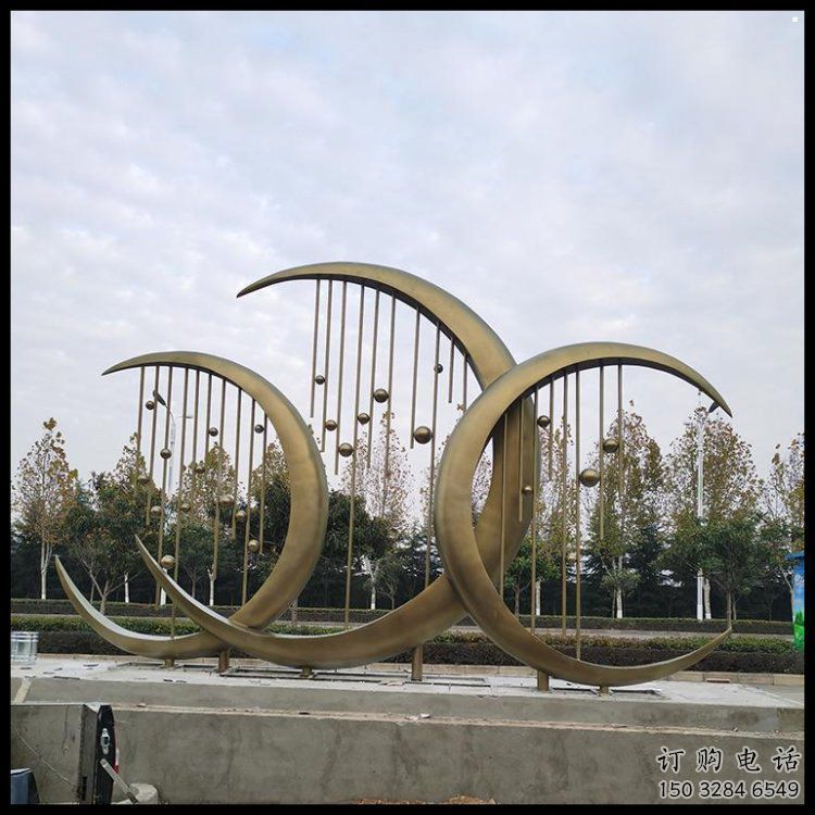 大型月亮雕塑公司，花園小品，月亮水簾雕塑廠家提供
