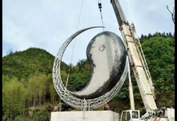 大型月亮雕塑，鍍銅景觀雕塑，鏡面工藝