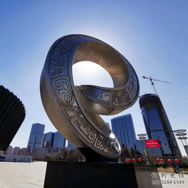 金屬雙環(huán)雕塑承接，陸地?cái)[件，不銹鋼雙環(huán)雕塑制造商