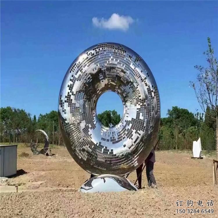 鏤空圓環(huán)雕塑制造商，美陳雕塑，不銹鋼圓環(huán)雕塑供給
