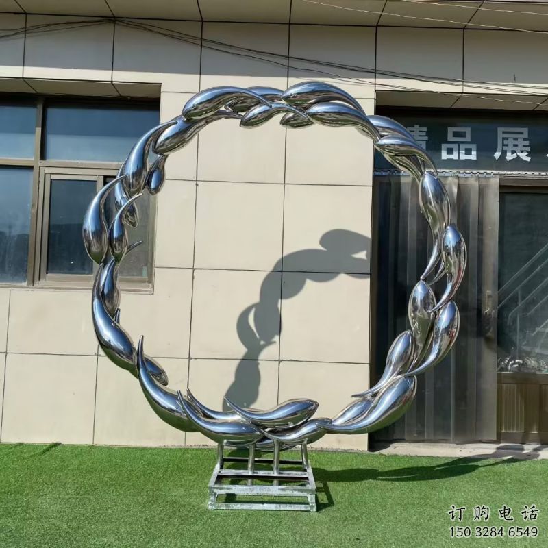 金魚雕塑訂做特供，室外軟裝，標(biāo)志圓環(huán)金魚雕塑供應(yīng)