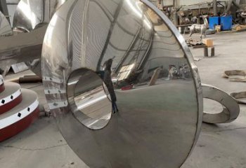 圓鏡雕塑廠家，地標擺件，不銹鋼圓鏡雕塑造型生產(chǎn)商