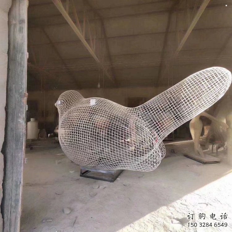 鏤空鳥雕塑批發(fā)，拉絲工藝，鐵藝小鳥雕塑承接