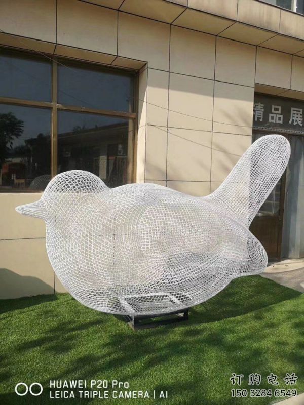 鏤空鳥雕塑優(yōu)選，多彩藝術(shù)，抽象鐵藝小鳥雕塑選用
