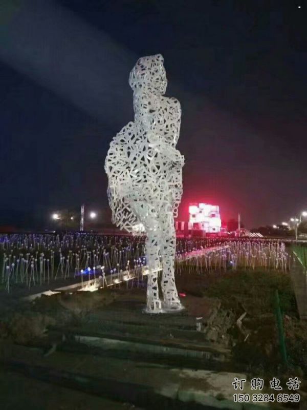 鏤空人物雕塑預(yù)定，城區(qū)小品，現(xiàn)代鐵藝人物雕塑制造商
