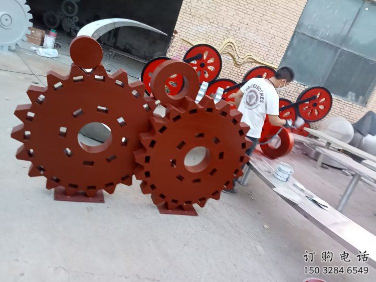 車輪雕塑定制制造，歐式風(fēng)格，車輪雕塑裝飾供給