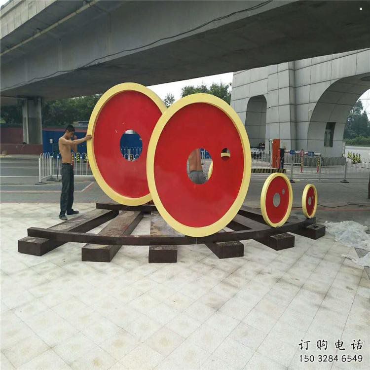 景區(qū)車輪雕塑供給，美陳雕塑，大型車輪雕塑供求