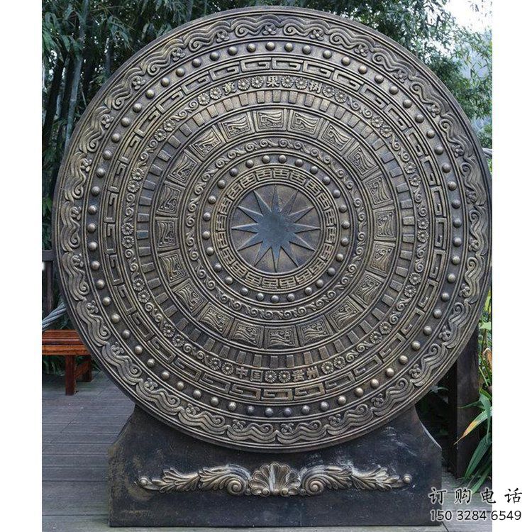 銅鼓雕塑選用，多彩藝術(shù)，鏤空銅鼓雕塑展品