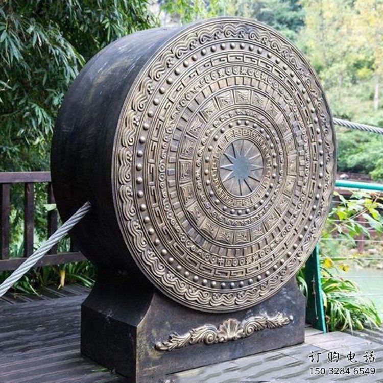 銅鼓雕塑預(yù)定，小區(qū)擺件，銅鼓雕塑主題精品