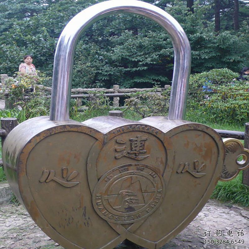 公園銅鎖子雕塑定做，小區(qū)擺件，銅鎖子雕塑制作