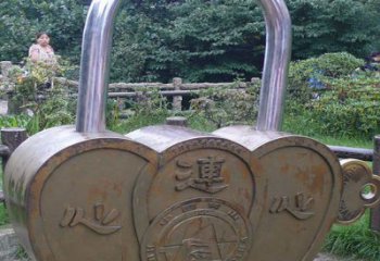 公園銅鎖子雕塑定做，小區(qū)擺件，銅鎖子雕塑制作
