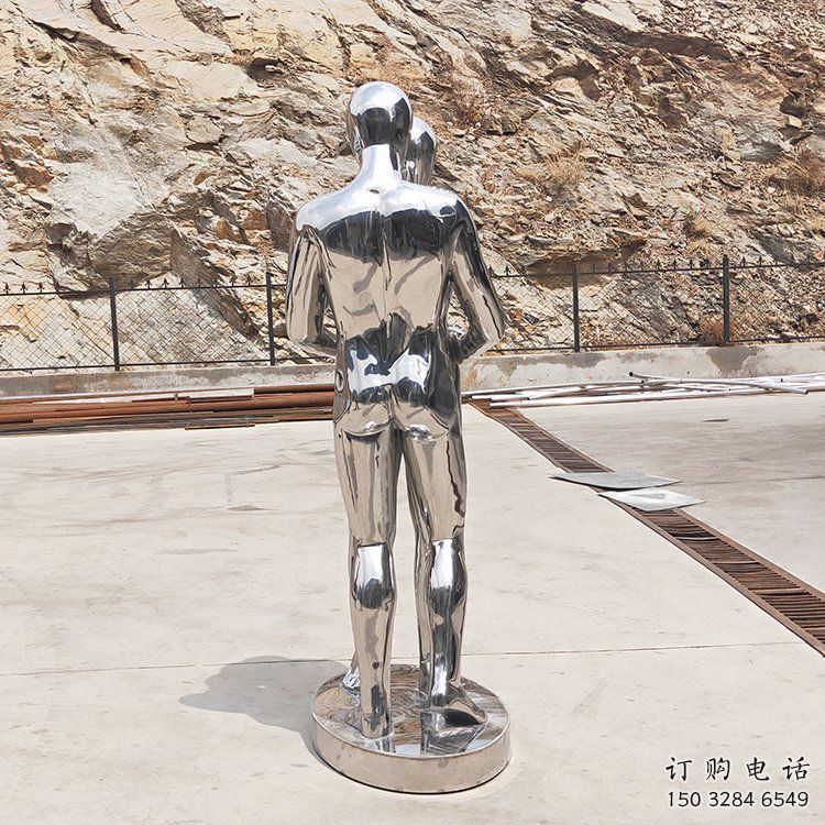 蚌埠廣場(chǎng)情侶雕塑