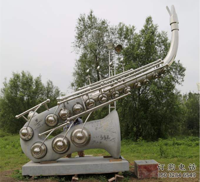 阿克蘇街頭薩克斯雕塑